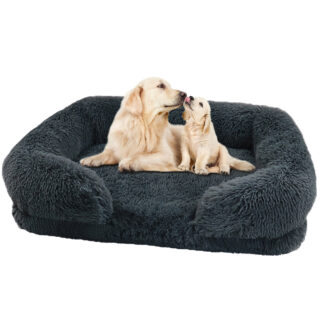 On voit un panier pour chien anti-stress gris anthracite avec à l'intérieur, une maman labrador et son petit qui se font un bisou.