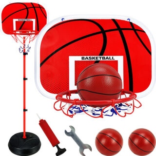 panier de basket rouge avec des ballons