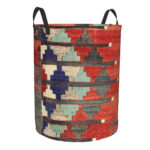 Panier marocain pour le linge style berbère ici sur un fond blanc.